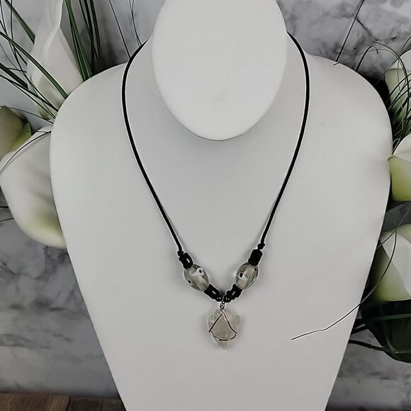 Crystal arrowhead necklace Length 20" - Picture 3 of 6